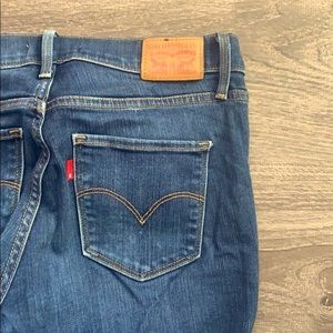 Women’s Levis (Jeans)